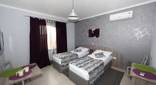 Гостиница Локация Краснодар Большой двухместный номер c 1 кроватью или 2 отдельными кроватями-9